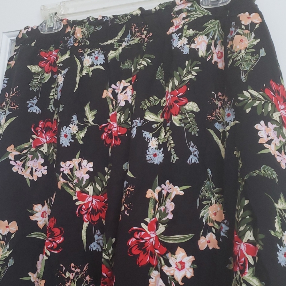 LILI Sport Floral Pants with Pockets!!